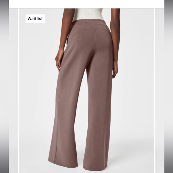 ❤️SPANX AirEssentials
Wide Leg Pant - Picture 2 of 8